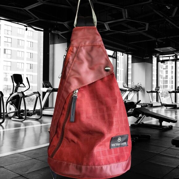 Victorinox Swiss Army Crossbody MonoSling Backpack Gym Bag Red Electronic Pocket - Picture 1 of 15